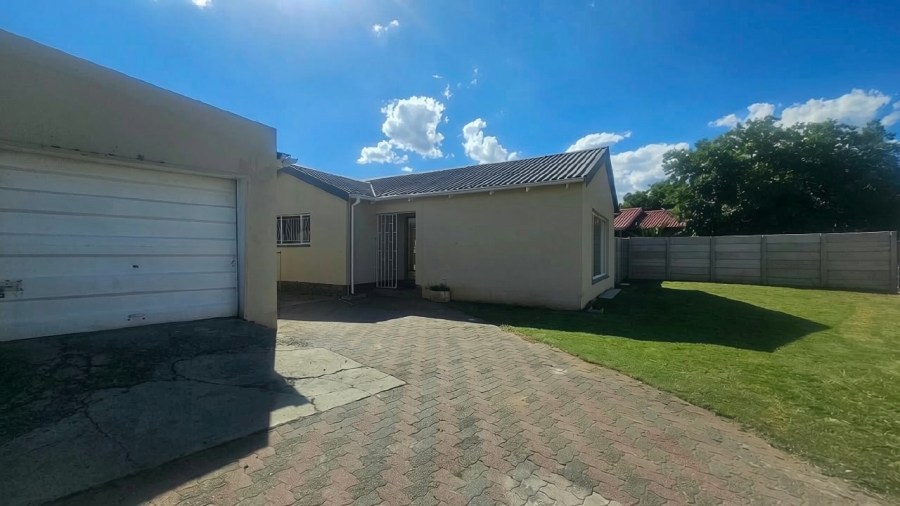 To Let 3 Bedroom Property for Rent in Riebeeckstad Free State